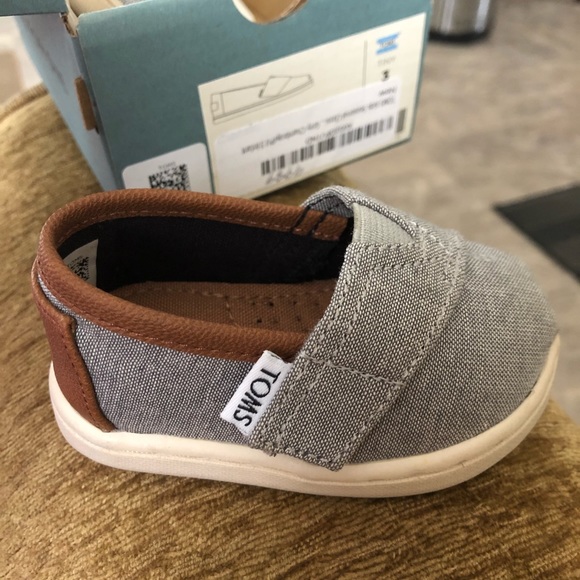 TOMS - Picture 3 of 4